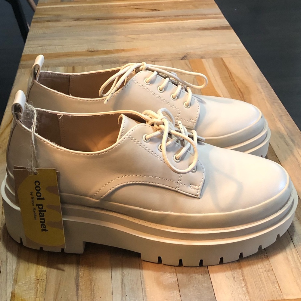 NWT STEVE MADDEN COOL PLANET